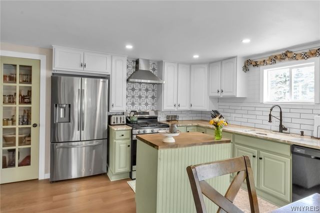 21 Middlesex Road, Orchard Park, NY 14127