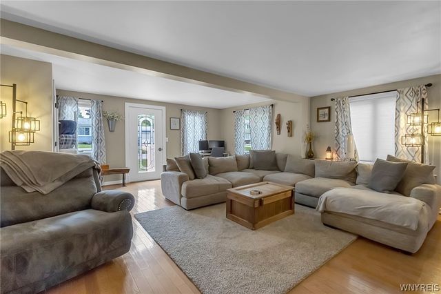 21 Middlesex Road, Orchard Park, NY 14127