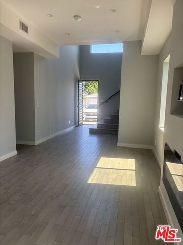 7925 Kittyhawk Avenue, Los Angeles, CA 90045