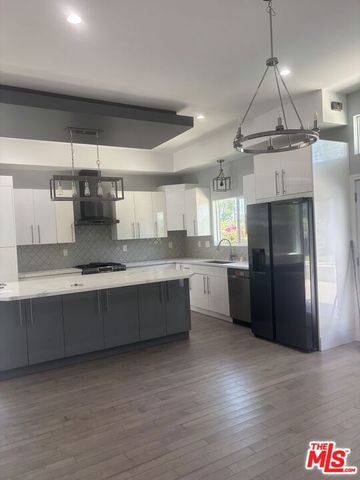 7925 Kittyhawk Avenue, Los Angeles, CA 90045