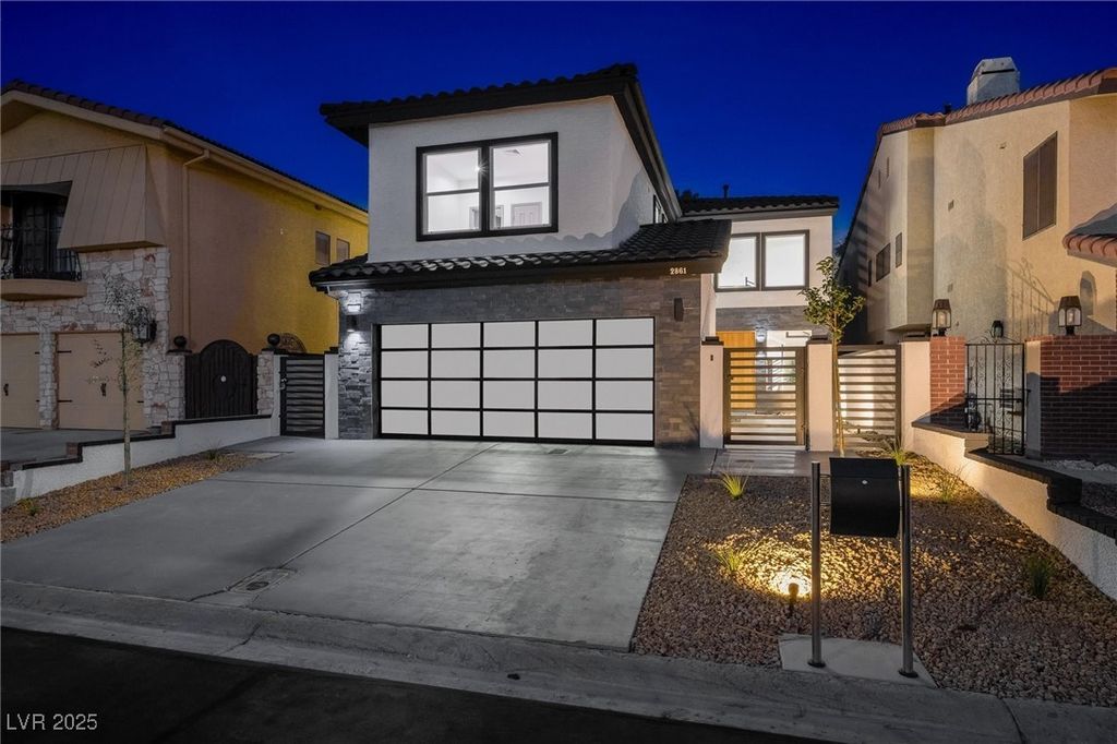 2861 Queens Courtyard Drive, Las Vegas, NV 89109
