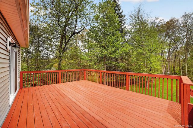 872 Taconic Woods Road, Yorktown Heights, NY 10598