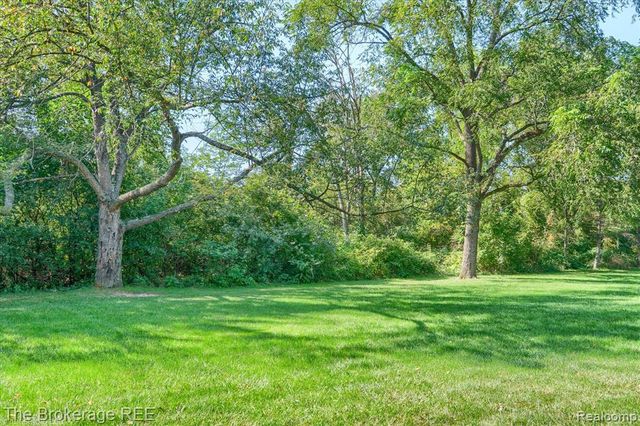 8380 Hunt Club Court, Grand Blanc, MI 48439