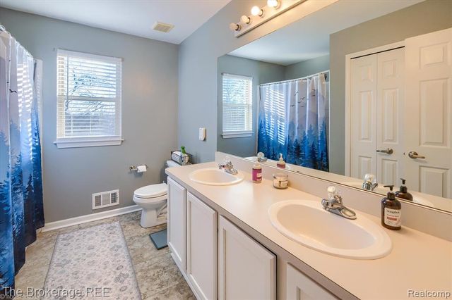 8380 Hunt Club Court, Grand Blanc, MI 48439