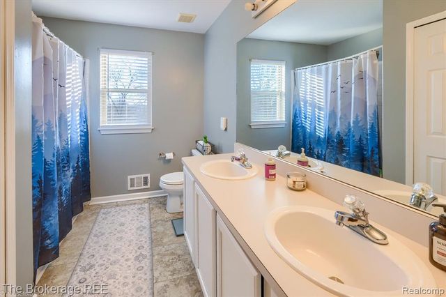 8380 Hunt Club Court, Grand Blanc, MI 48439