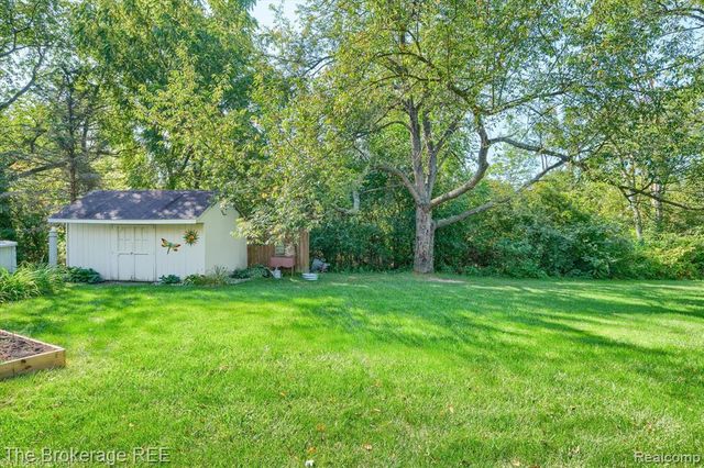 8380 Hunt Club Court, Grand Blanc, MI 48439