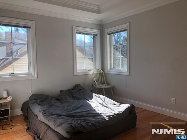 9 Lindley Avenue, Tenafly, NJ 07670