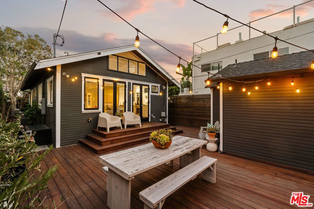 247 Windward Avenue, Venice, CA 90291 — exterior