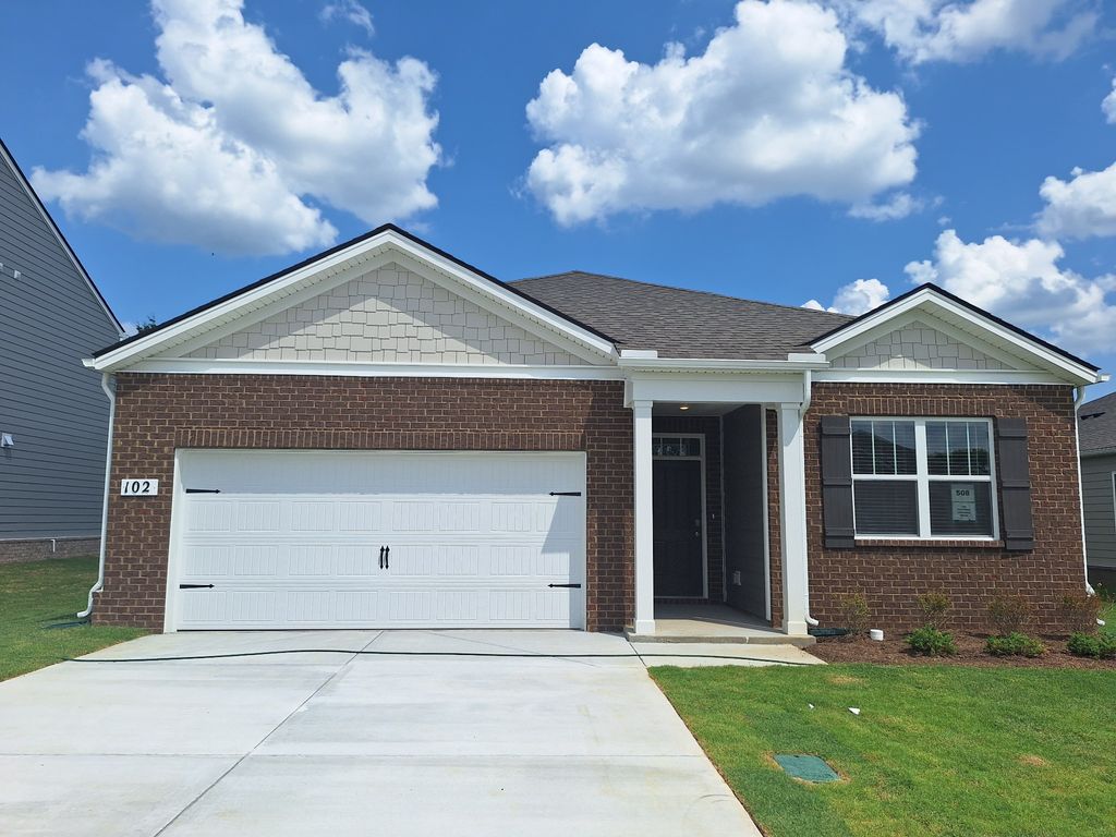 102 Hartmann Crossing Dr, Lebanon, TN 37087