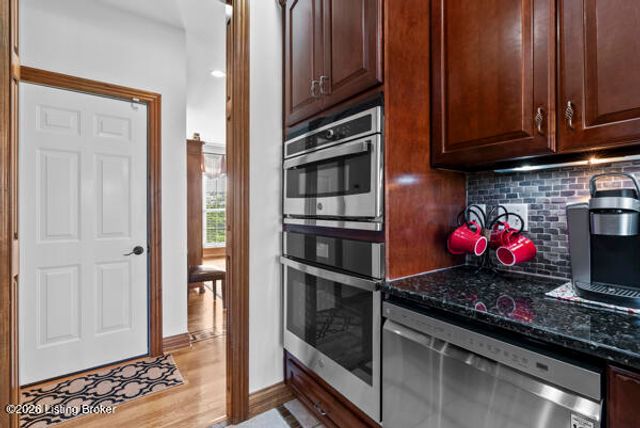 215 Grape Vineyard Way, Fisherville, KY 40023