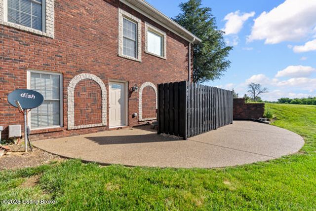 215 Grape Vineyard Way, Fisherville, KY 40023