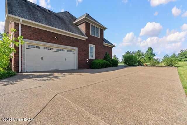 215 Grape Vineyard Way, Fisherville, KY 40023