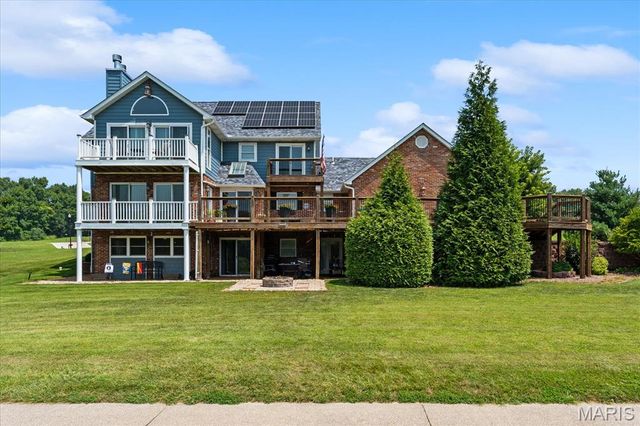 18 Woodland Hills Court, Alton, IL 62002