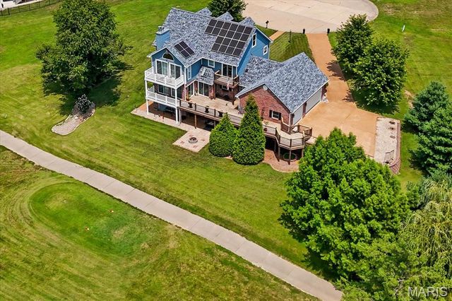18 Woodland Hills Court, Alton, IL 62002