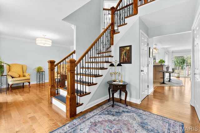 18 Woodland Hills Court, Alton, IL 62002