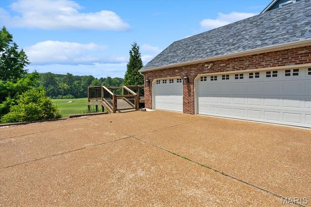 18 Woodland Hills Court, Alton, IL 62002
