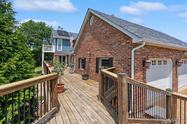 18 Woodland Hills Court, Alton, IL 62002