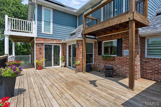 18 Woodland Hills Court, Alton, IL 62002