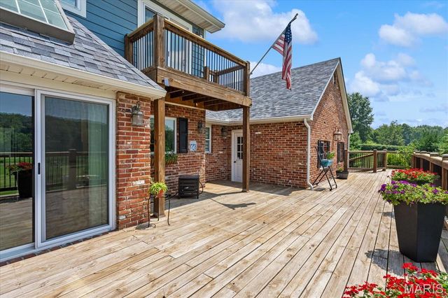 18 Woodland Hills Court, Alton, IL 62002