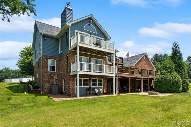 18 Woodland Hills Court, Alton, IL 62002