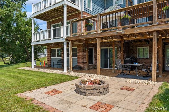 18 Woodland Hills Court, Alton, IL 62002