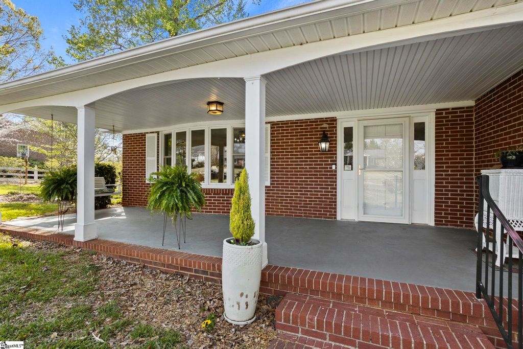 126 Shannon Lake Circle, Greenville, SC 29615