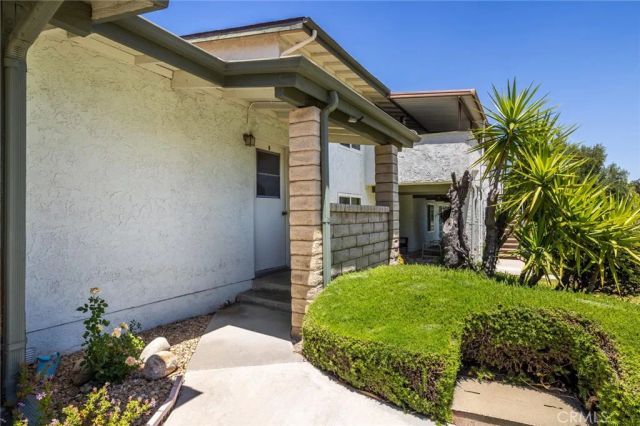 19716 Avenue Of The Oaks, Newhall, CA 91321