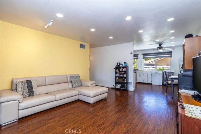 19716 Avenue Of The Oaks, Newhall, CA 91321