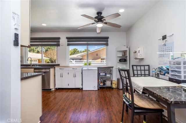 19716 Avenue Of The Oaks, Newhall, CA 91321