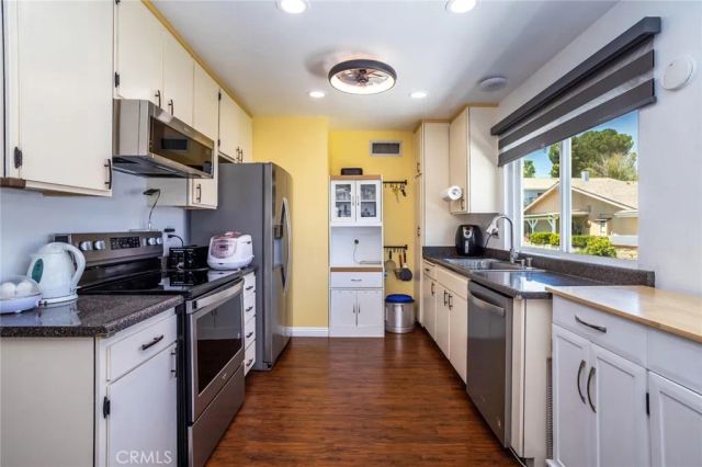 19716 Avenue Of The Oaks, Newhall, CA 91321