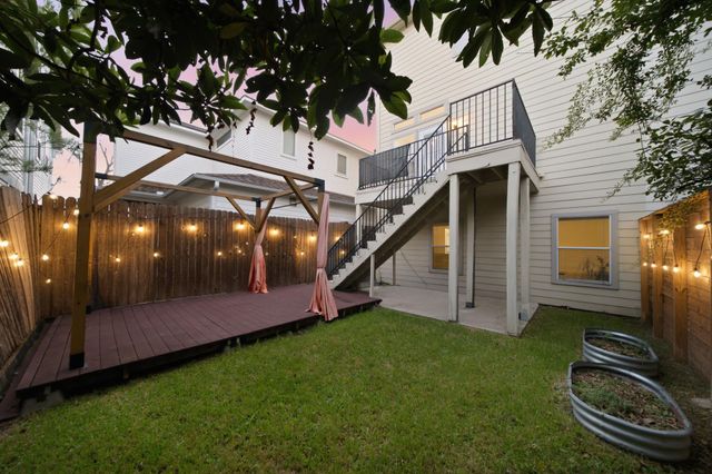 907 Lawrence Street, Houston, TX 77008