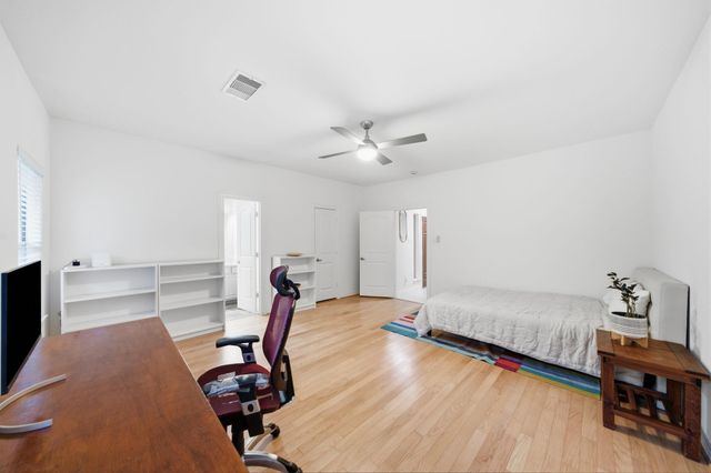 907 Lawrence Street, Houston, TX 77008