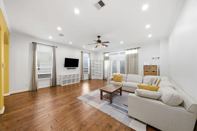 907 Lawrence Street, Houston, TX 77008