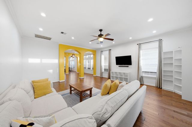 907 Lawrence Street, Houston, TX 77008