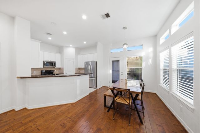 907 Lawrence Street, Houston, TX 77008