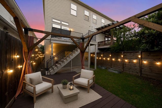 907 Lawrence Street, Houston, TX 77008