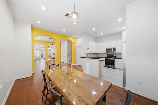907 Lawrence Street, Houston, TX 77008