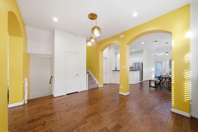 907 Lawrence Street, Houston, TX 77008