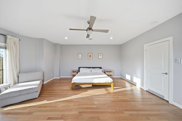 907 Lawrence Street, Houston, TX 77008