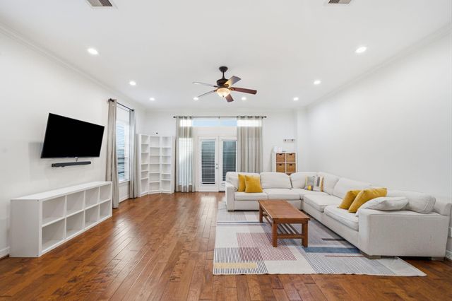 907 Lawrence Street, Houston, TX 77008