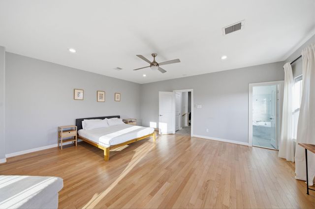 907 Lawrence Street, Houston, TX 77008