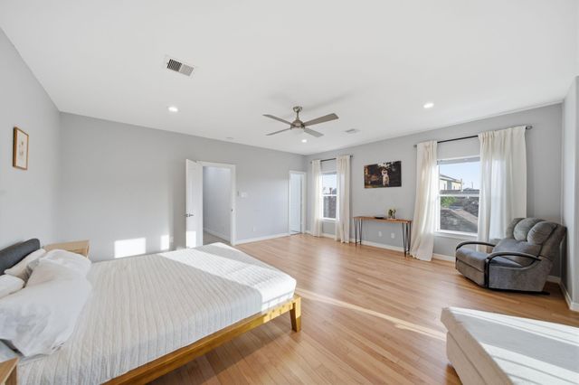 907 Lawrence Street, Houston, TX 77008
