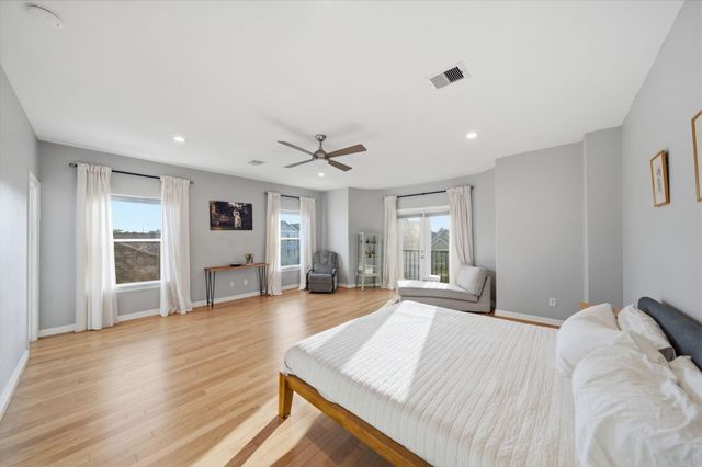 907 Lawrence Street, Houston, TX 77008