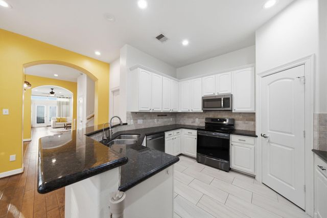 907 Lawrence Street, Houston, TX 77008