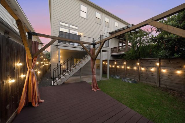 907 Lawrence Street, Houston, TX 77008