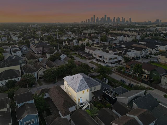 907 Lawrence Street, Houston, TX 77008
