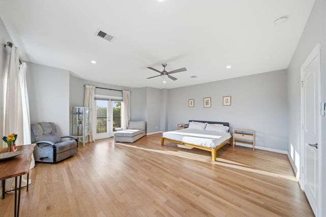 907 Lawrence Street, Houston, TX 77008