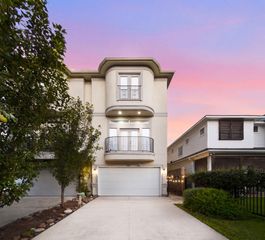 907 Lawrence Street, Houston, TX 77008