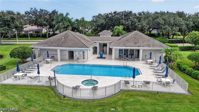 1867 Seville BLVD 411, Naples, FL 34109