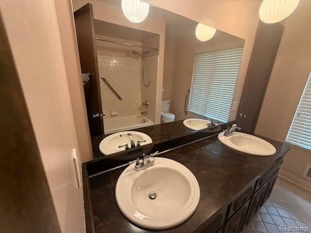 14322 Four Lakes Drive, Sterling Heights, MI 48313